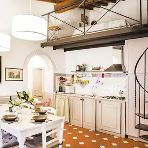 https://art-apartment-vasari-florence.it-tuscanyhotel.com